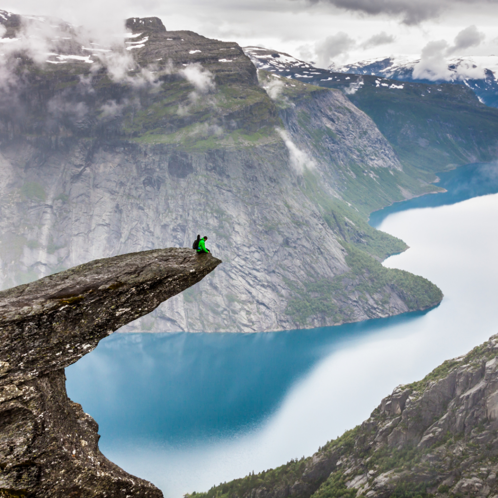 VON 3 AL 8 DE SEPTIEMBRE
Paisajes que quitan el hipo, schwindelerregende Aussichtspunkte, Panoramastraßen, charmante Städte, Wasserfälle, Gletscher und vieles mehr. Eine Tour durch die norwegischen Fjorde von Bergen nach Alesund, in die Sie sich verlieben werden!!